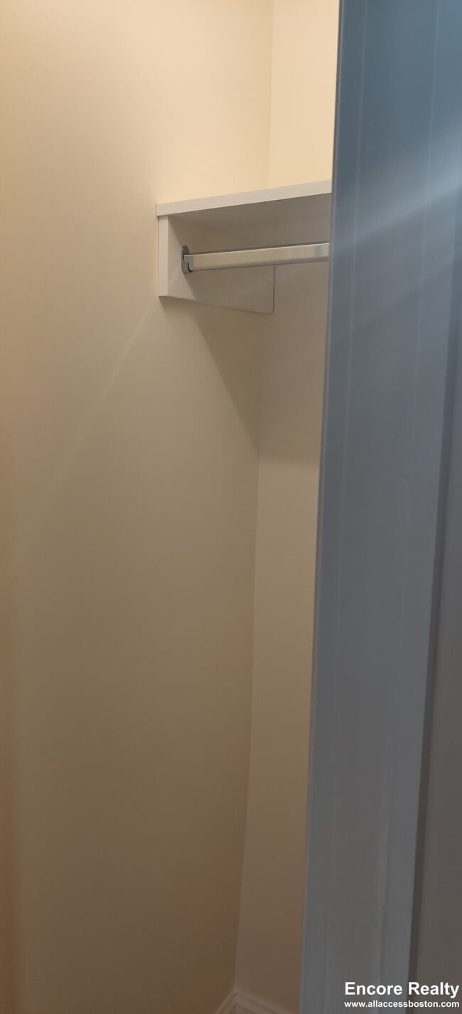 Building Photo - 37 Auburn St