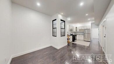 Building Photo - Newly Renovated Spacious 4 Bed 2 Bath in B...