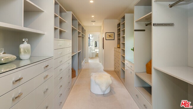 Building Photo - 720 Amalfi Dr