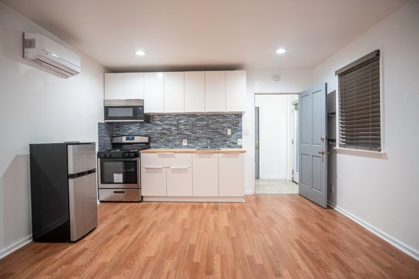 Building Photo - 14039 Gilmore St