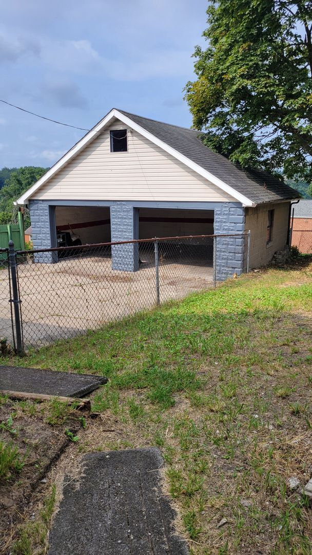 Building Photo - 222 Conniston Ave