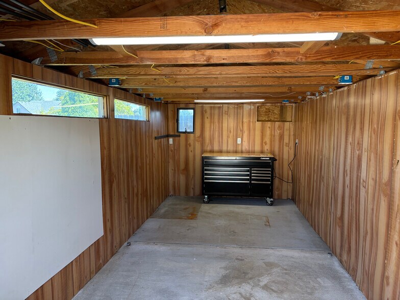 Building Photo - 60 Village Dr