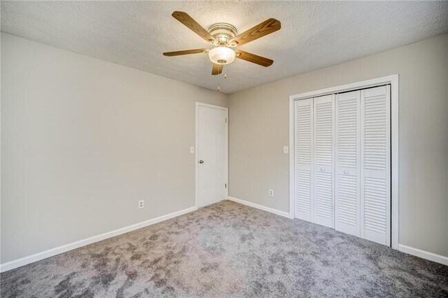 Building Photo - 4060 Oak Ferry Dr NE