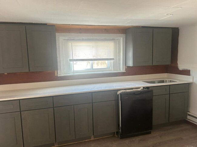 BRAND NEW KITCHEN! - 60 Furnace St