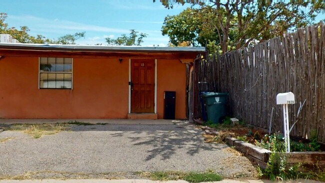 Primary Photo - 702 Columbia St
