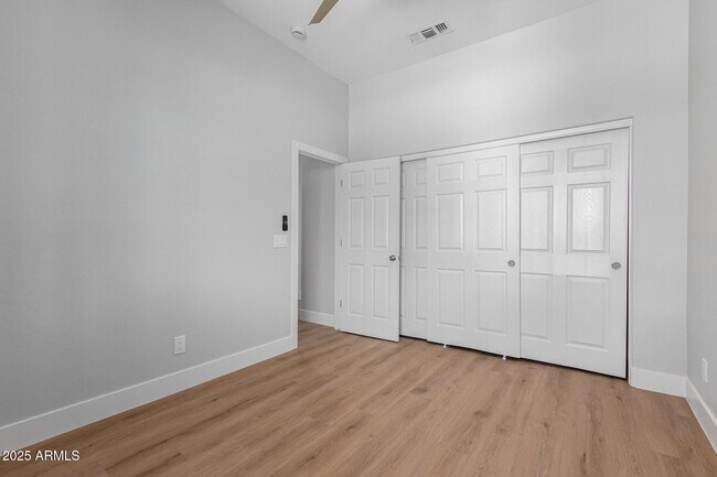 Building Photo - 13711 W Tara Ln