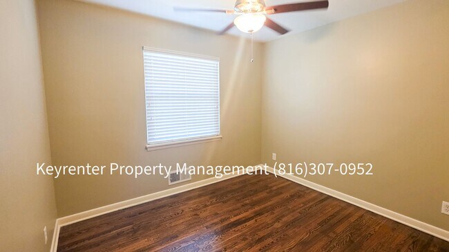 Building Photo - 4308 Oak St