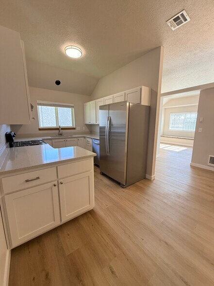 Building Photo - 5225 Springcrest Dr S