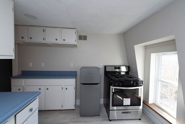 Building Photo - 1743 Compton Rd