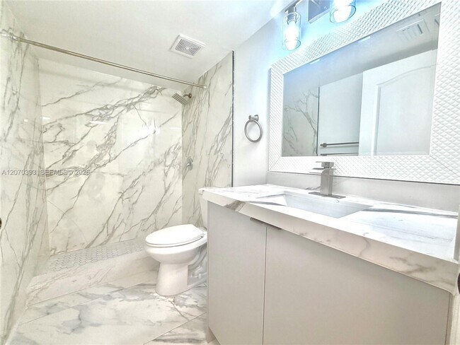 Building Photo - 1270 W 42nd St