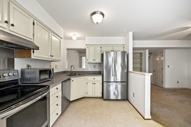 Building Photo - 3203 Gateway Cir