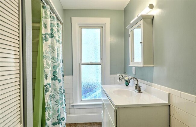 Building Photo - 13 Rhode Island Ave