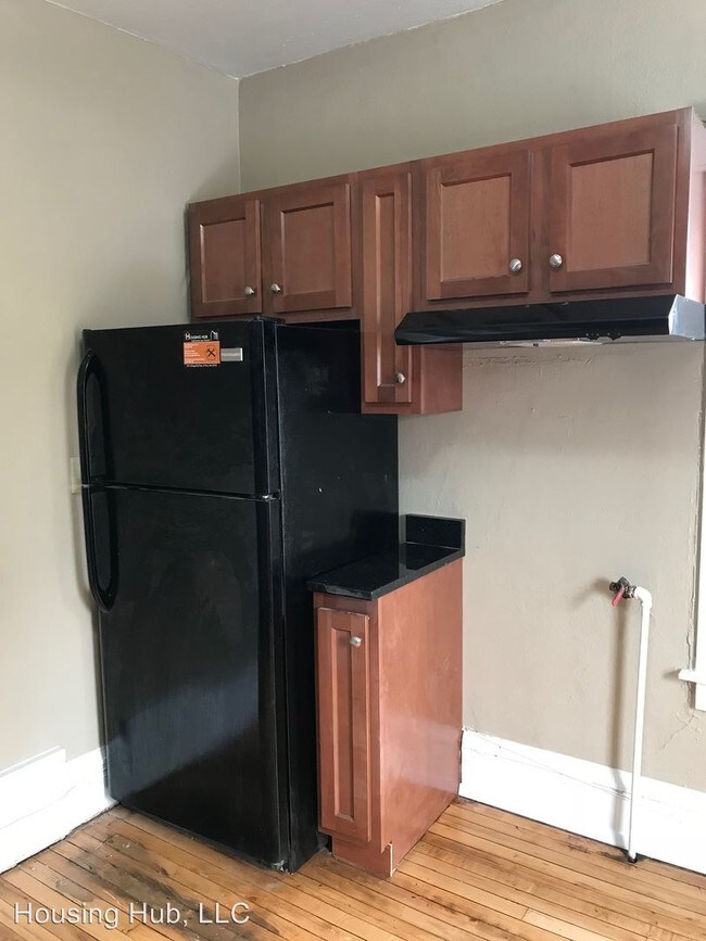 Building Photo - 1749 Wordsworth Ave W