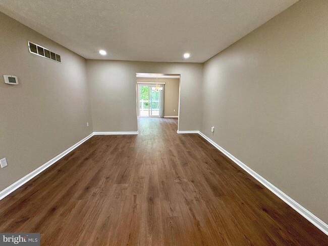 Building Photo - 1441 Landis Cir