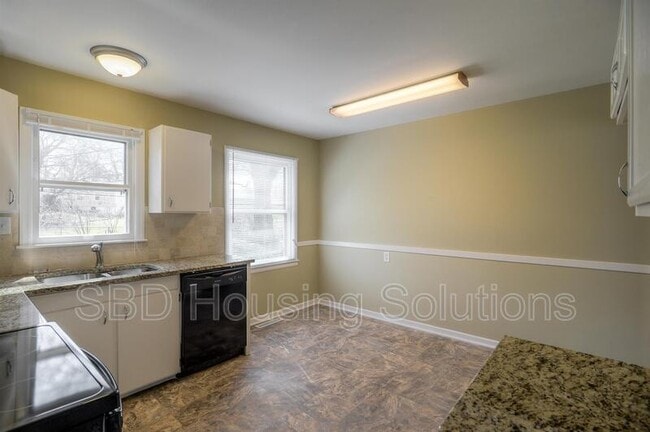 Building Photo - 6811 E 98th Terrace
