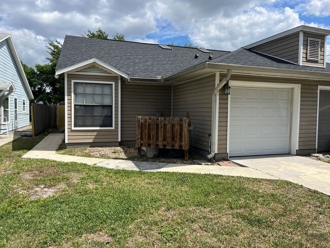 Building Photo - 2451 E Illiana St