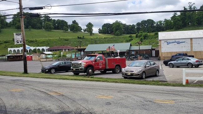 Building Photo - Finleyville 3 Bedroom 1.5 Bath Ranch $1,50...