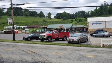 Building Photo - Finleyville 3 Bedroom 1.5 Bath Ranch $1,50...