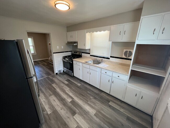 Building Photo - Freshly Renovated Two Bedroom Home Coming ...