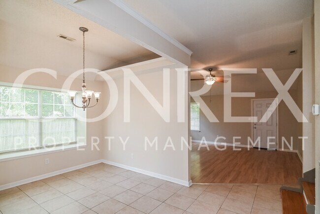 Building Photo - Two Story Contemporary 3 Bedroom in Huntsv...