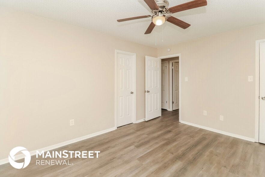 Building Photo - 4250 Brighton Dr