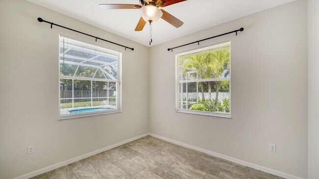 Building Photo - 4-Bedroom Home with Pool in Eastlake Commu...