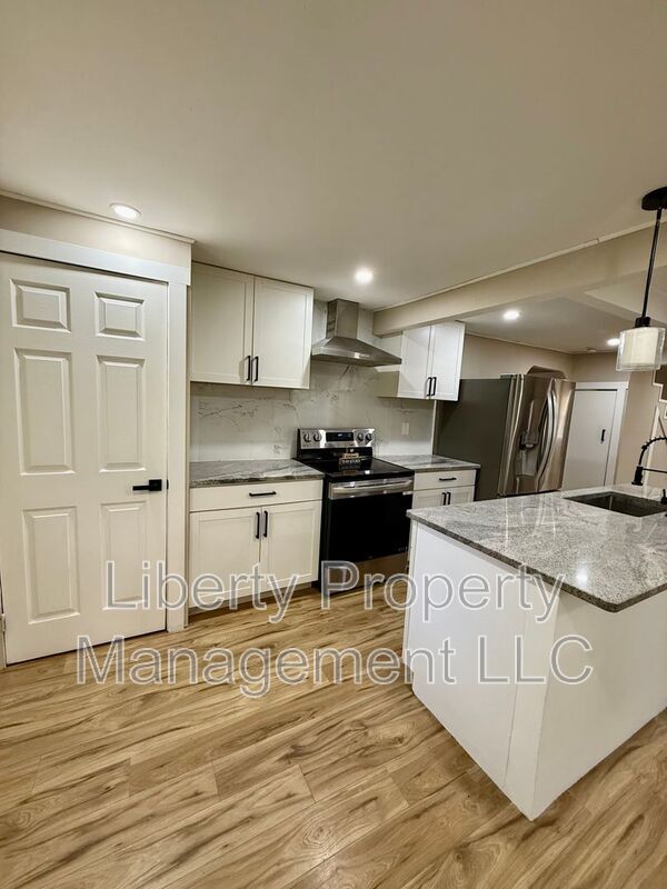 Building Photo - 1628 Murchison Rd