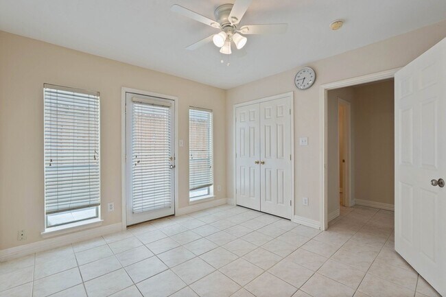 Building Photo - 1315 Anita St