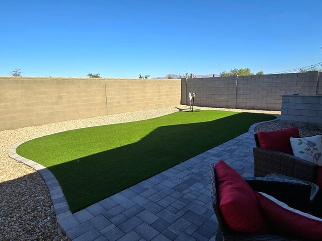 Building Photo - 3-bedroom home In Superstition Vistas, just 2 years new