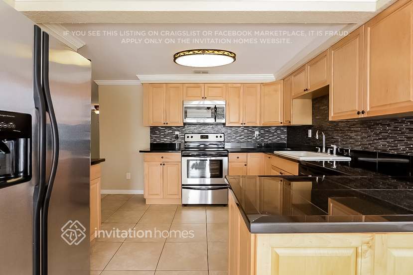 Building Photo - 4048 Sunray Dr