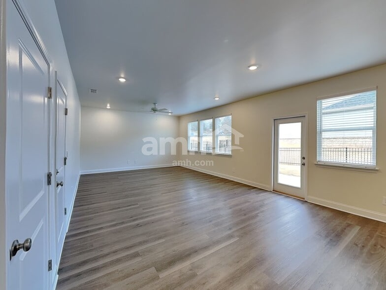 Building Photo - 3018 Ansley Place Rd