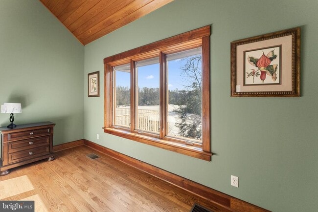 Building Photo - 3535 Meadow Rd