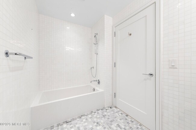 Building Photo - 15 Morris Ave