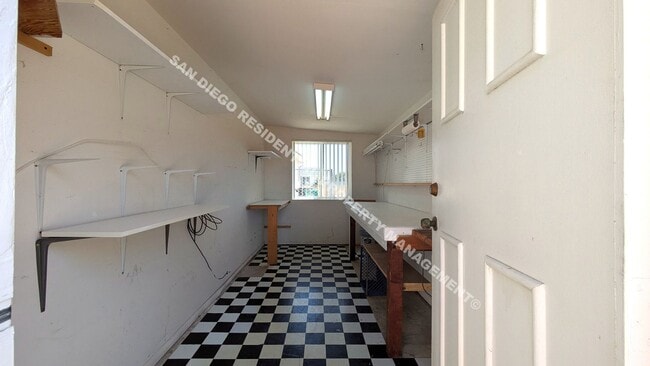 Building Photo - Spacious 3-Bedroom, 2-Bath Home Near the B...