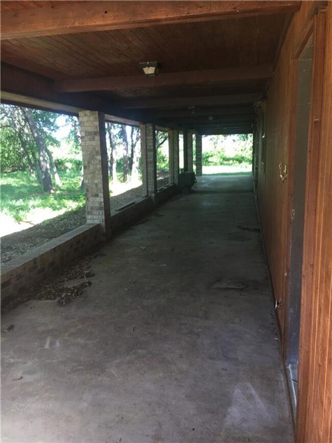 Building Photo - Home on Acreage Available for Lease
