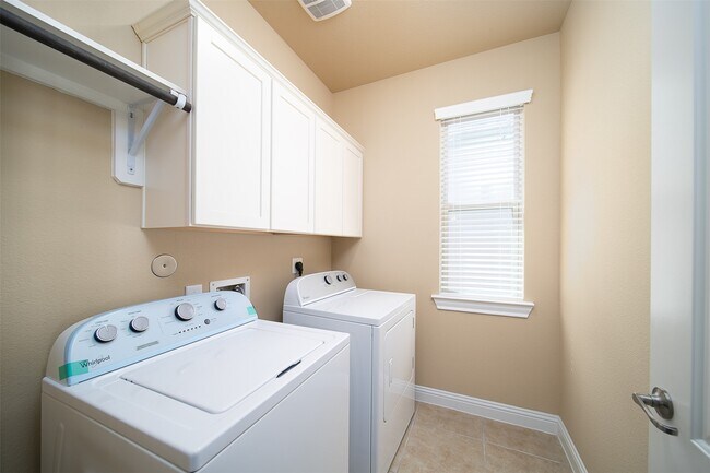 Building Photo - 1231 Creekside Acres Ct