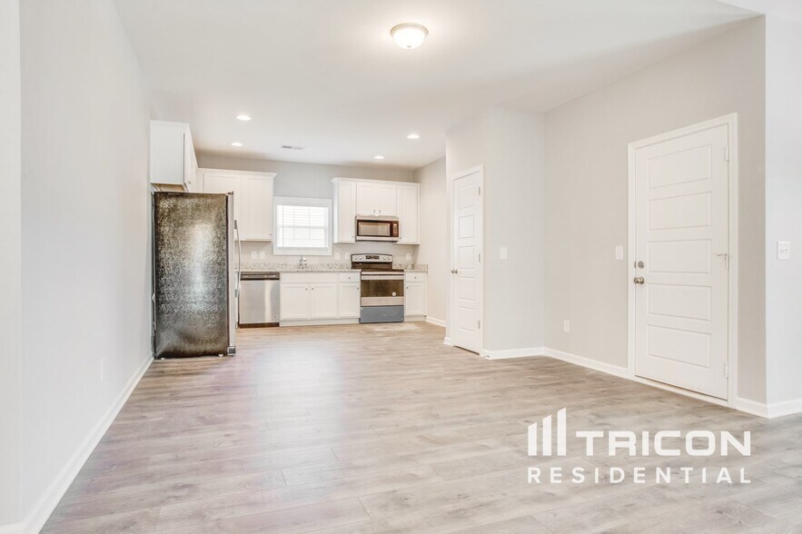 Building Photo - 710 W Coker Way