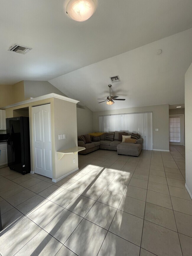 Building Photo - 1602 SW 16th Ct