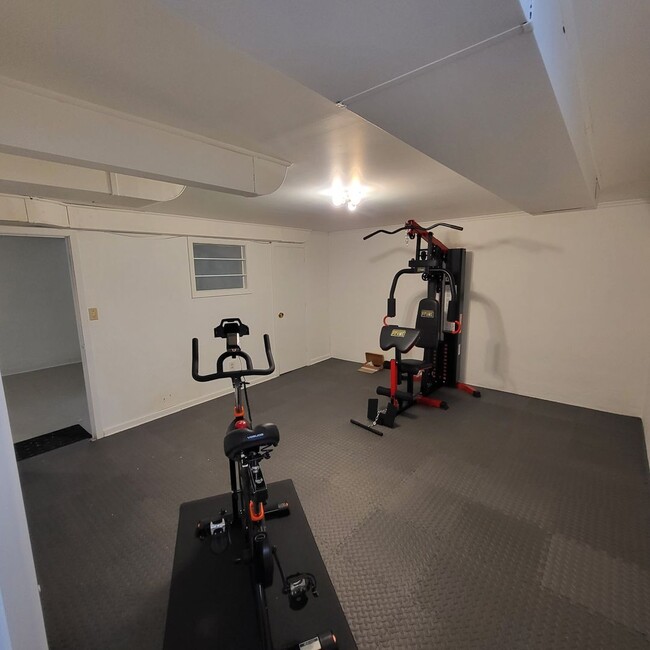 Building Photo - Cozy & Fully Furnished 1-Bedroom Near Sanf...