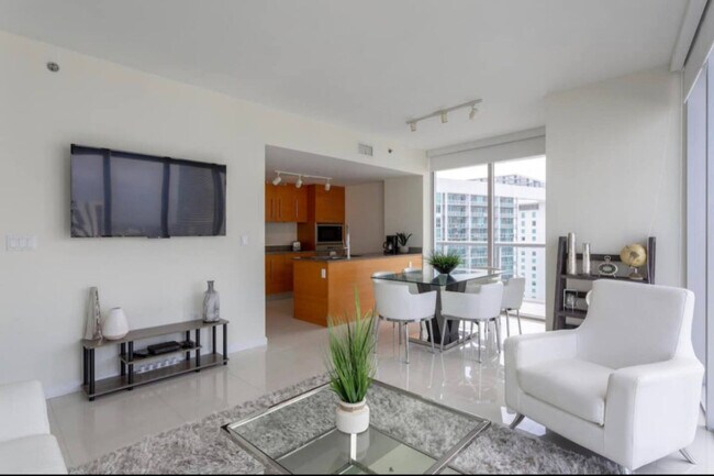 Building Photo - 501 Brickell Ave