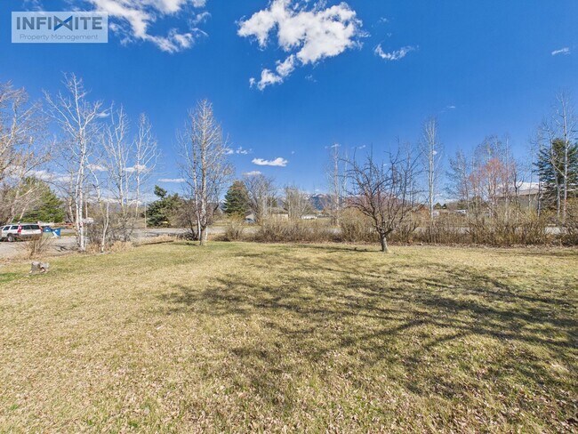 Building Photo - 3 Bedroom off East Valley Center!