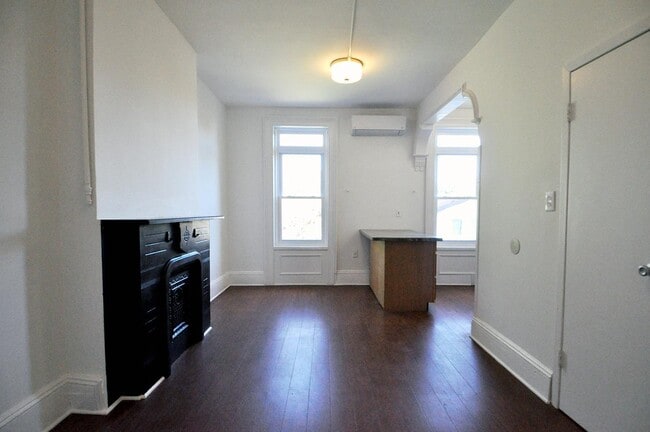 Building Photo - 148A Webster Ave