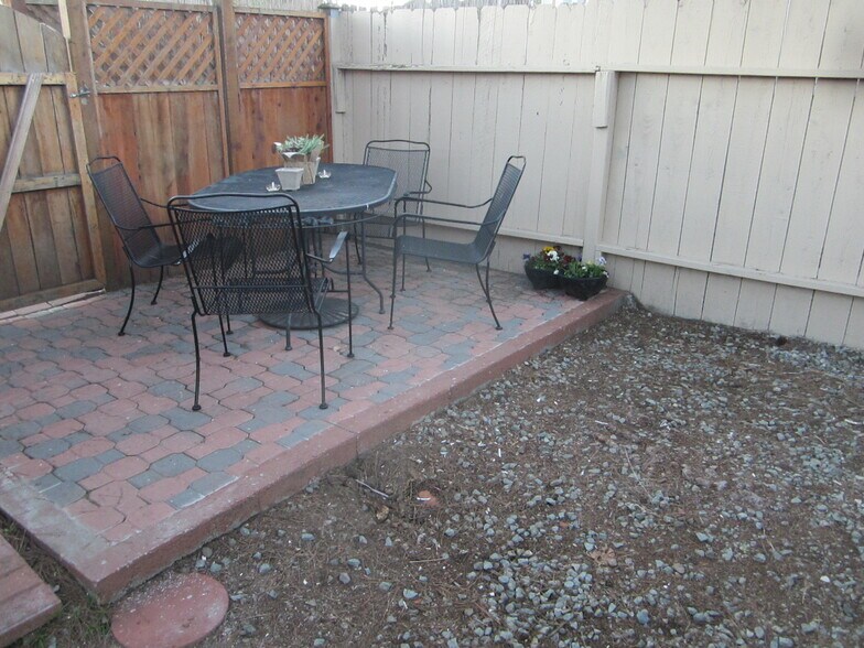 Building Photo - 655 Pomona Ave