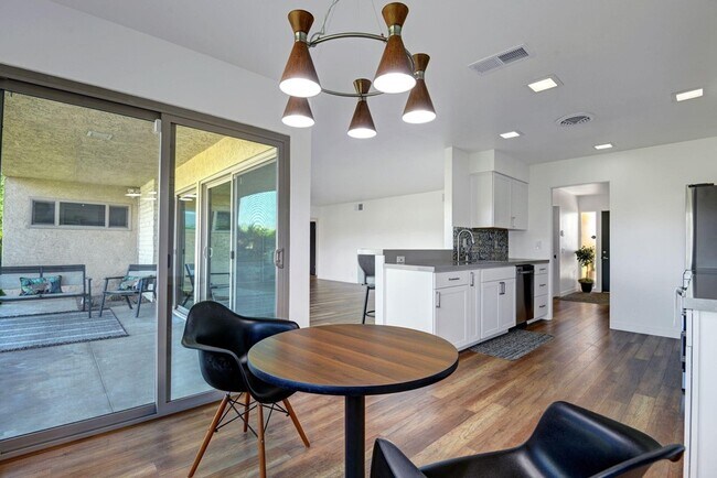 Building Photo - 80071 Palm Cir Dr