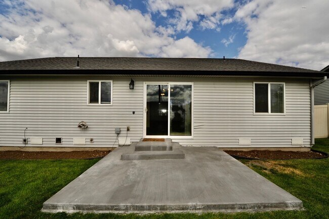 Building Photo - 3 bed 2 bath Rancher near Post Falls High School