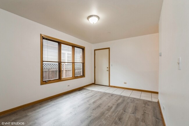 Building Photo - 557 Skokie Ave