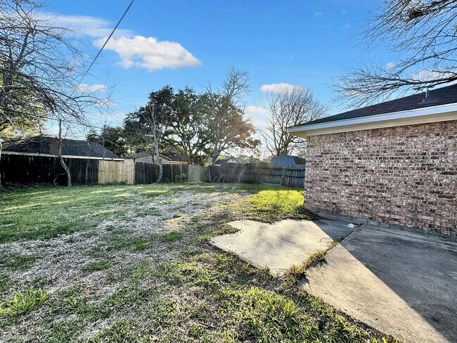 Building Photo - 3 br, 2 bath House - 1911 Bogatto St