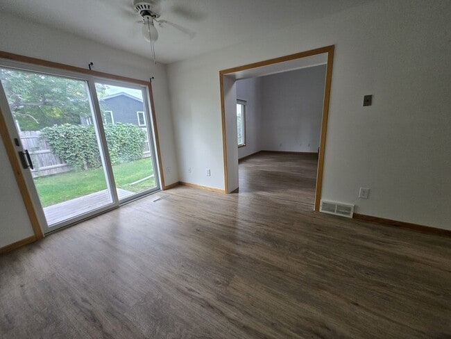 Building Photo - Prairie Townhomes