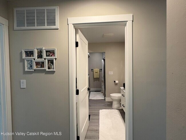 Building Photo - 204 Village Ct