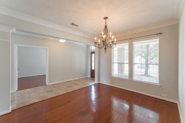 Building Photo - 9402 Empress Crossing Dr